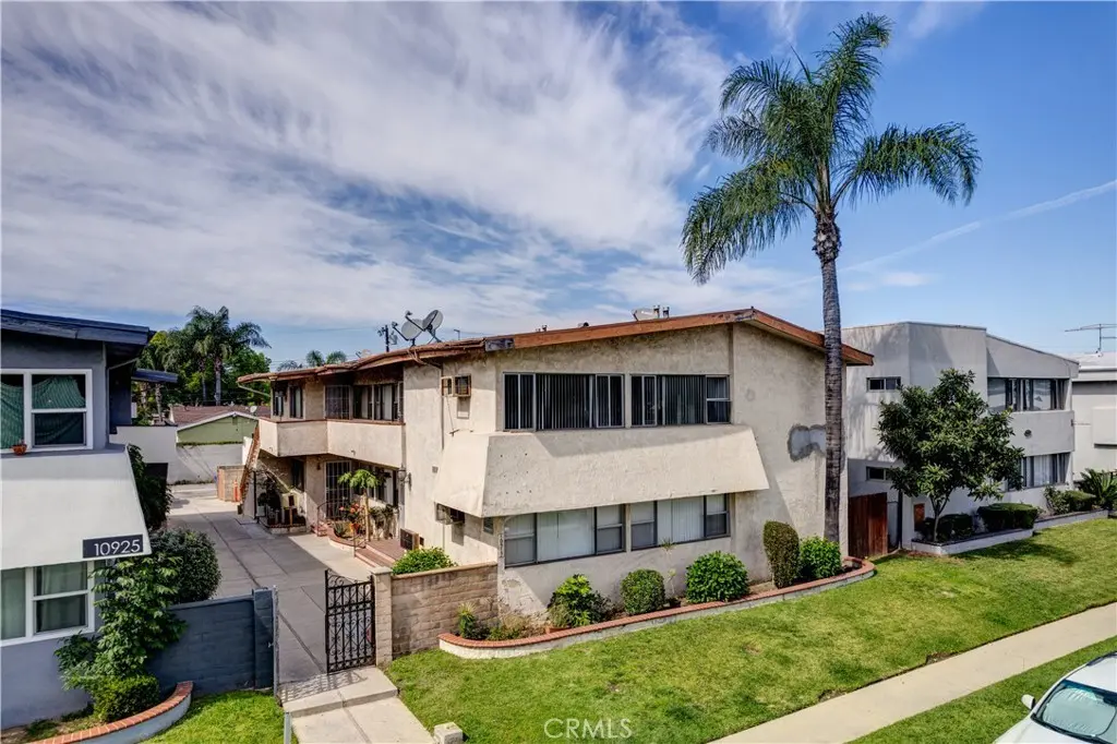 10919 Pioneer Blvd