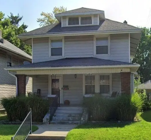 636 Bowen St