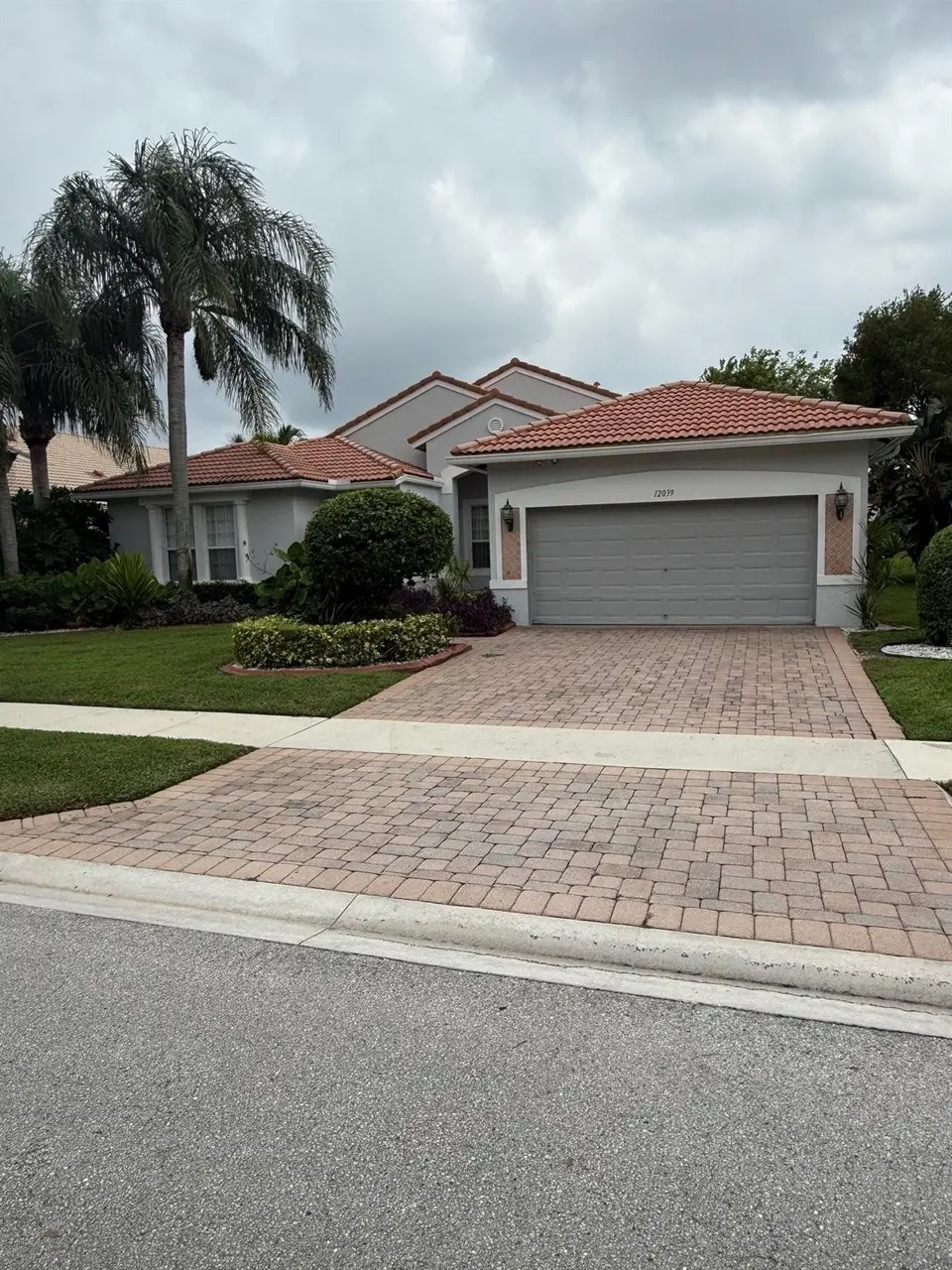 12039 Oakvista Dr