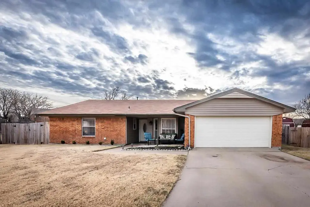 217 SW Crystal Hills Dr