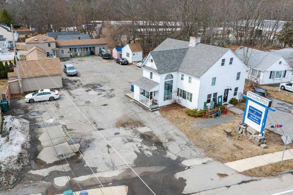 852 Lafayette Rd