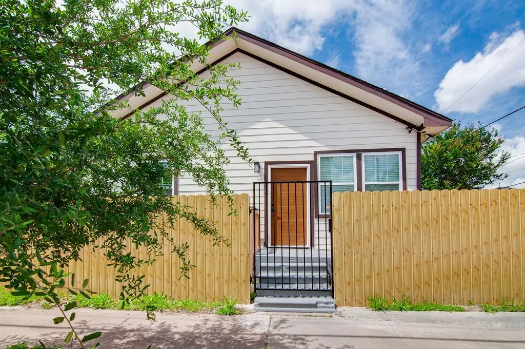 1219 Gregg St