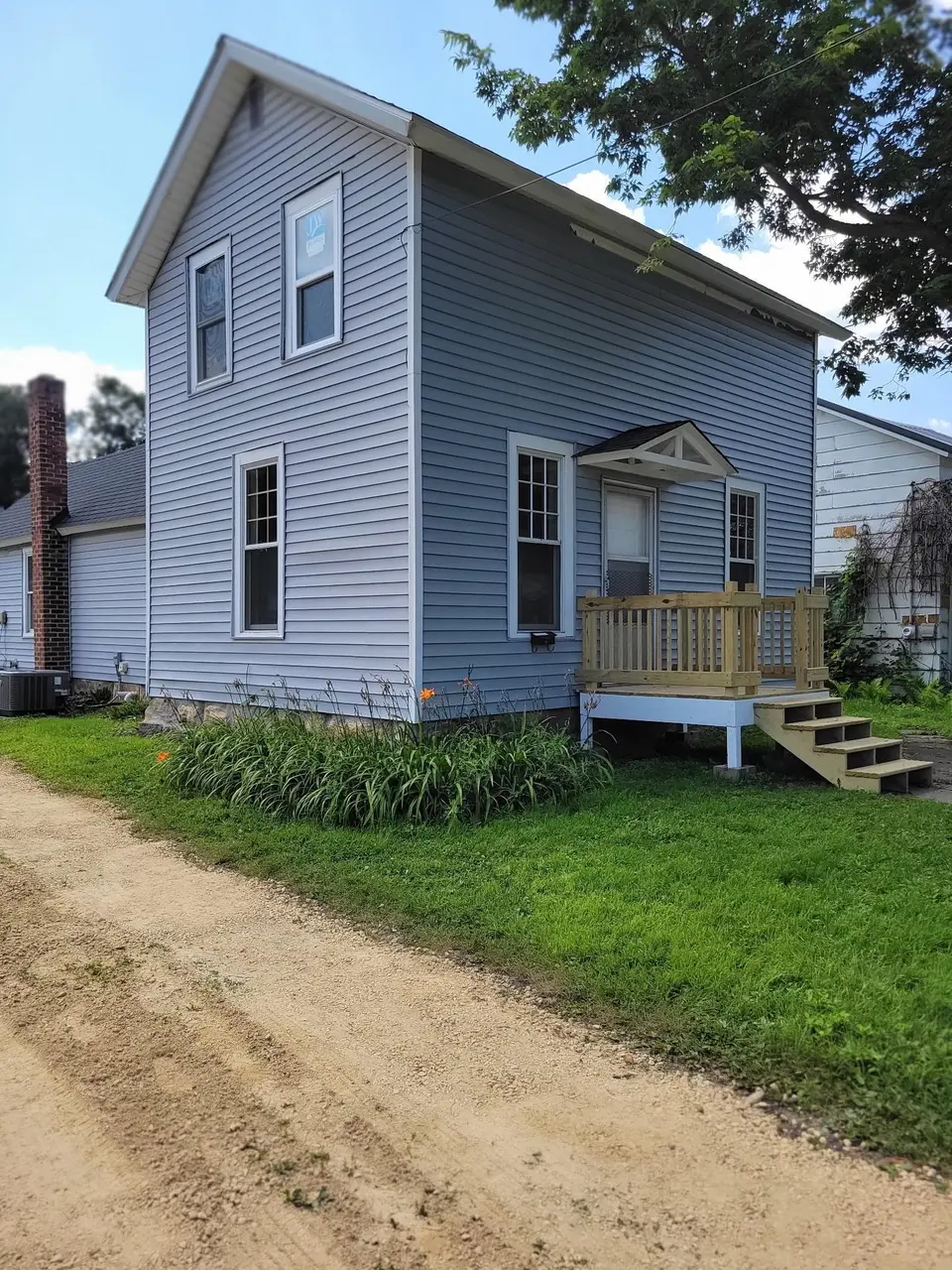 225 E 5th St