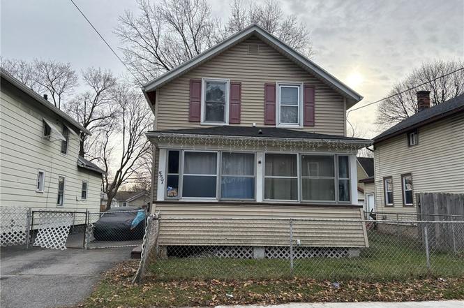 557 Maple St
