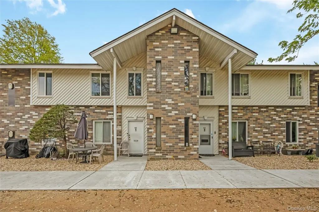 10 Aspen Court #10