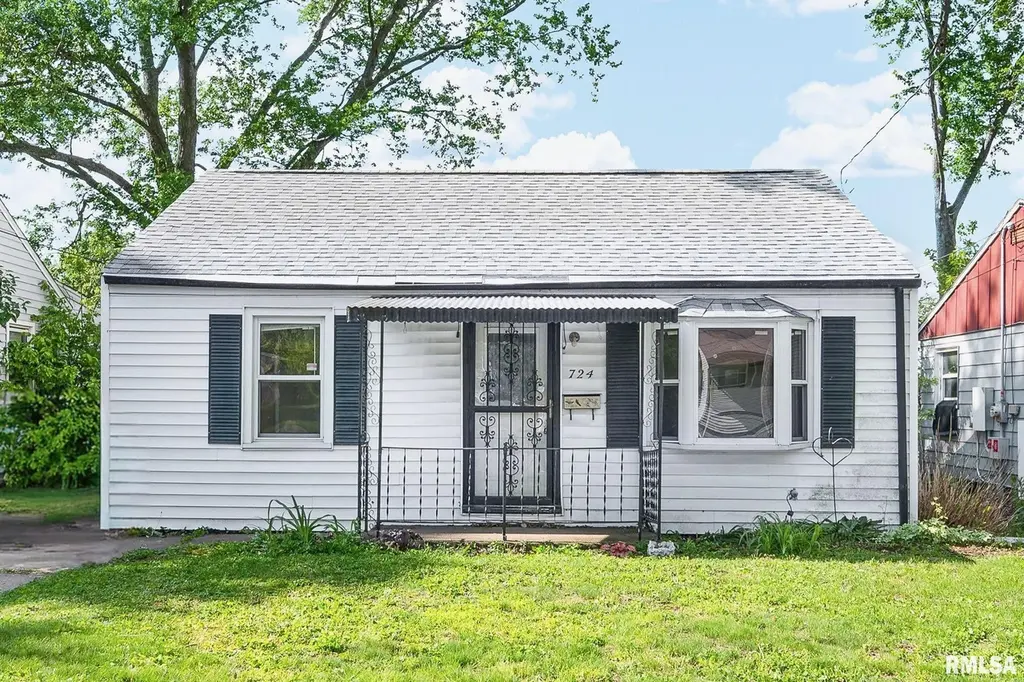 724 E Division Ave