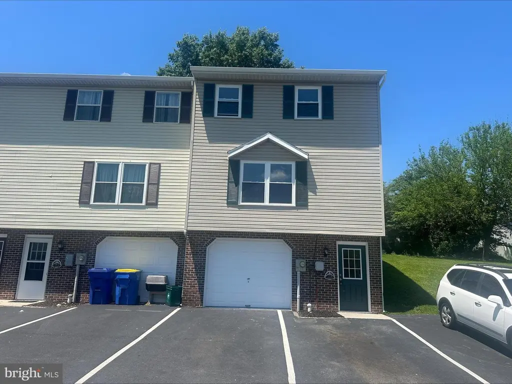 20 Pine Dr