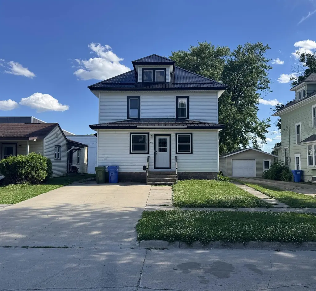 219 W 2nd Ave