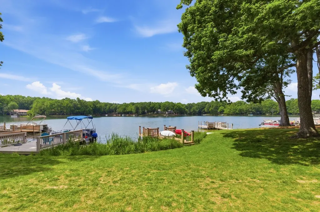 6 Lakeshore Ct #101