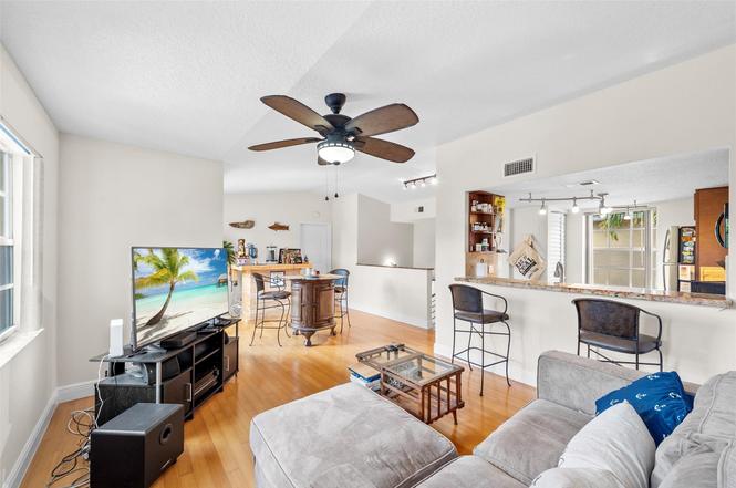 1035 Lake Shore Dr #105