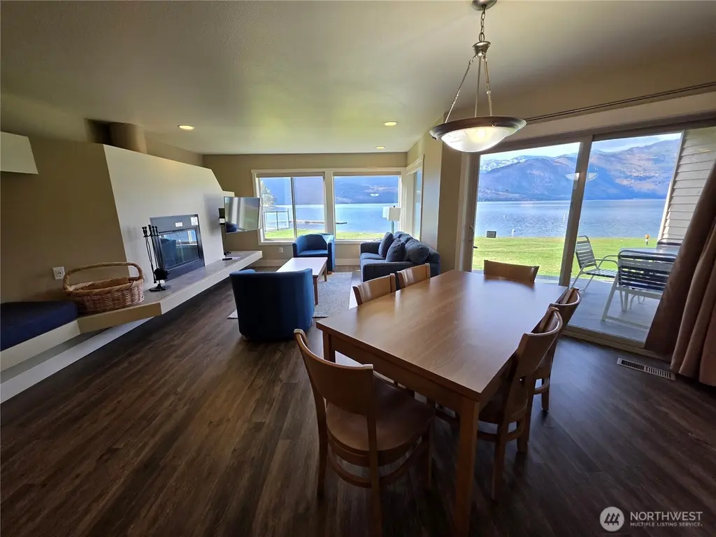 1 Lakeside 702-G