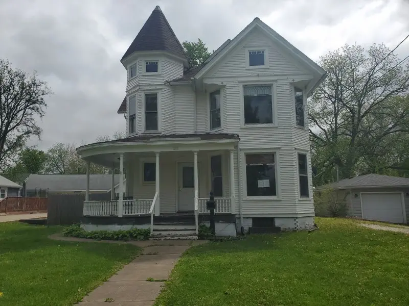 211 S West St
