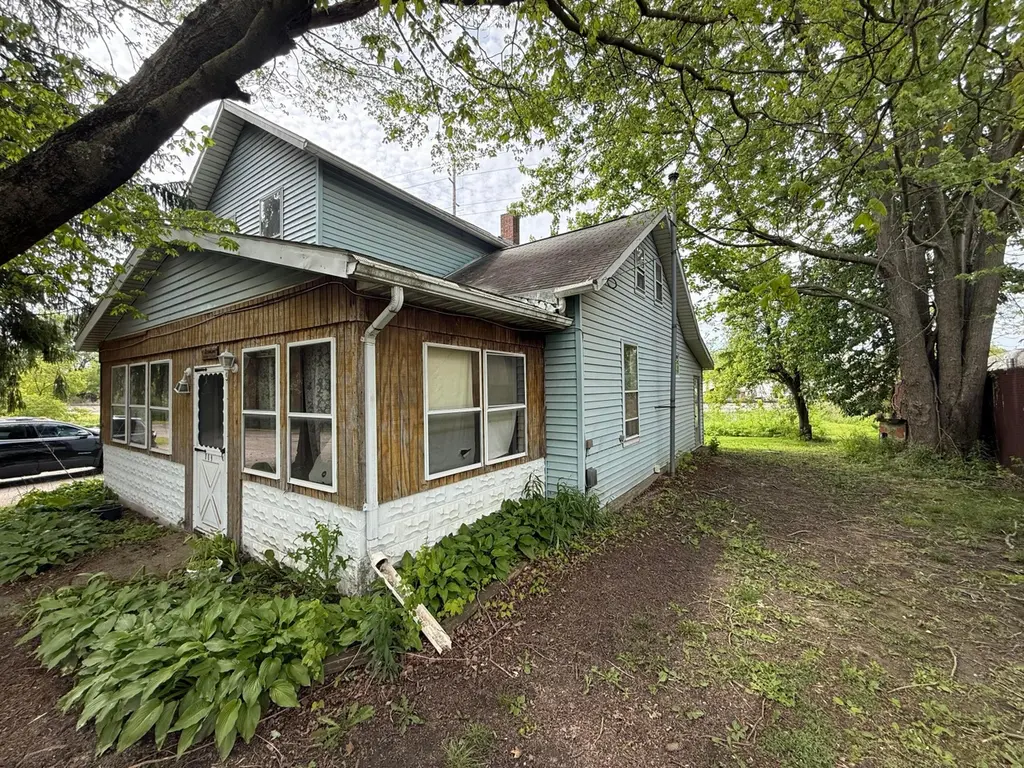 809 E Bucyrus St