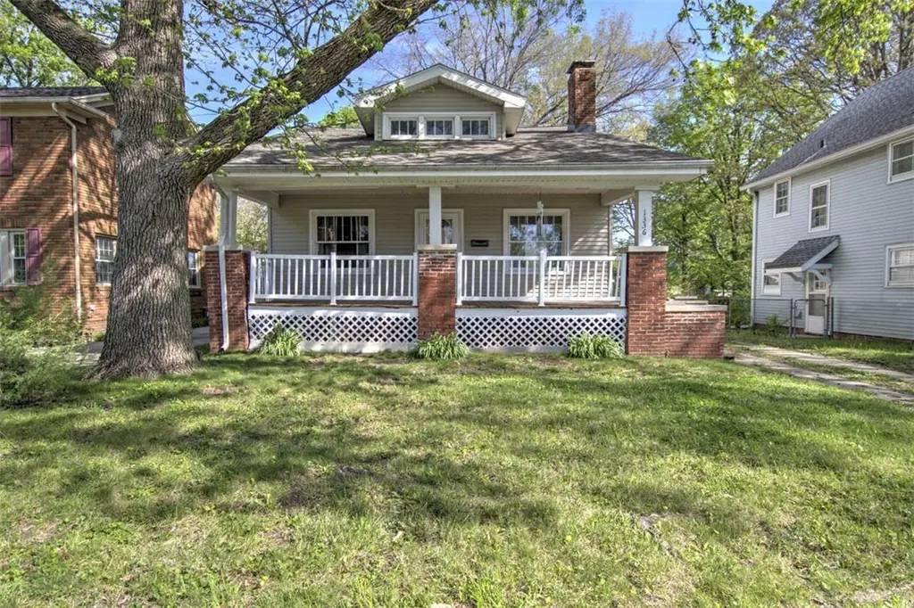 1336 W Riverview Ave
