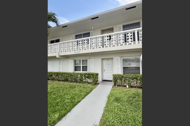 2840 SW 13th St #103