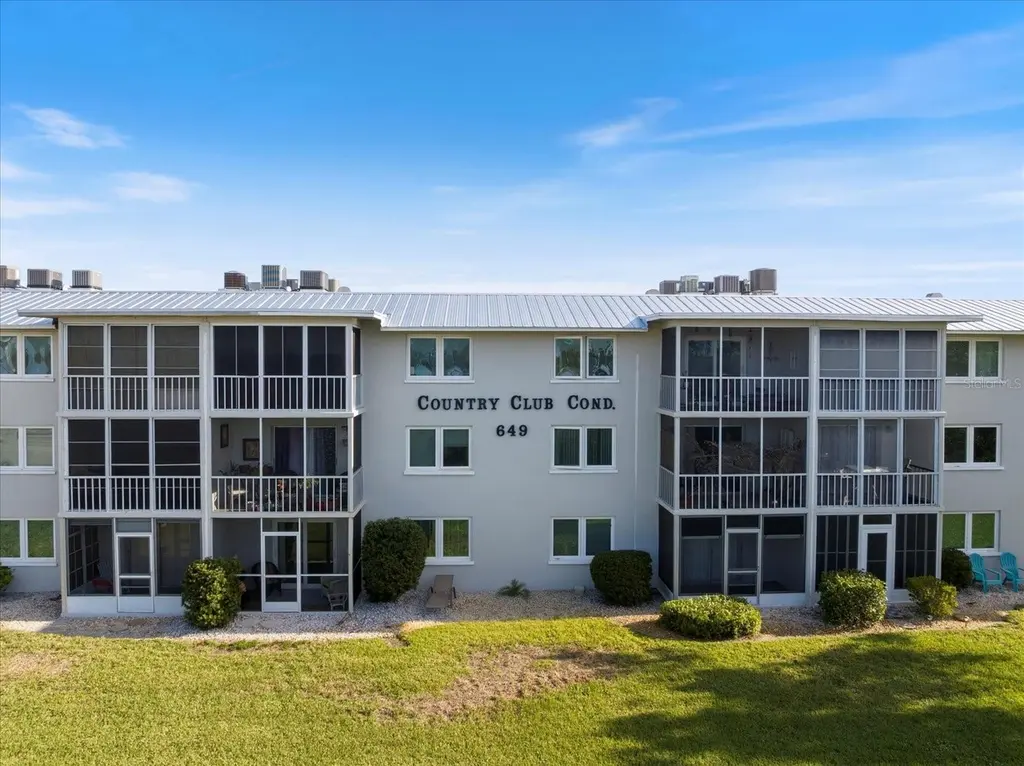 649 Tamiami Trl S #305