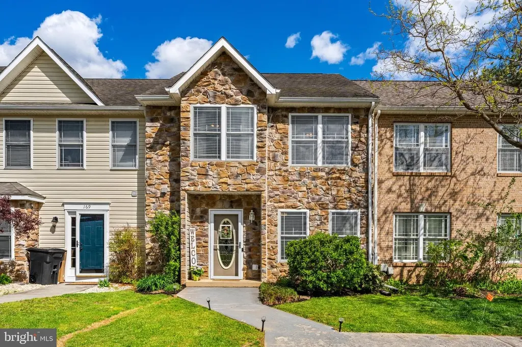 173 Baltusrol Dr