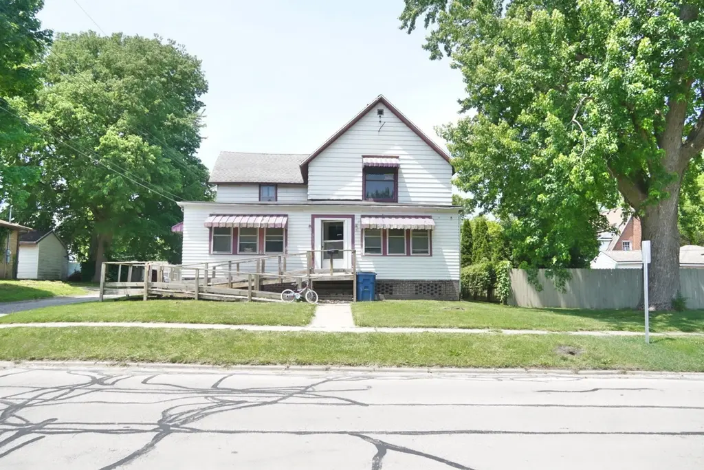 313 N 5th St