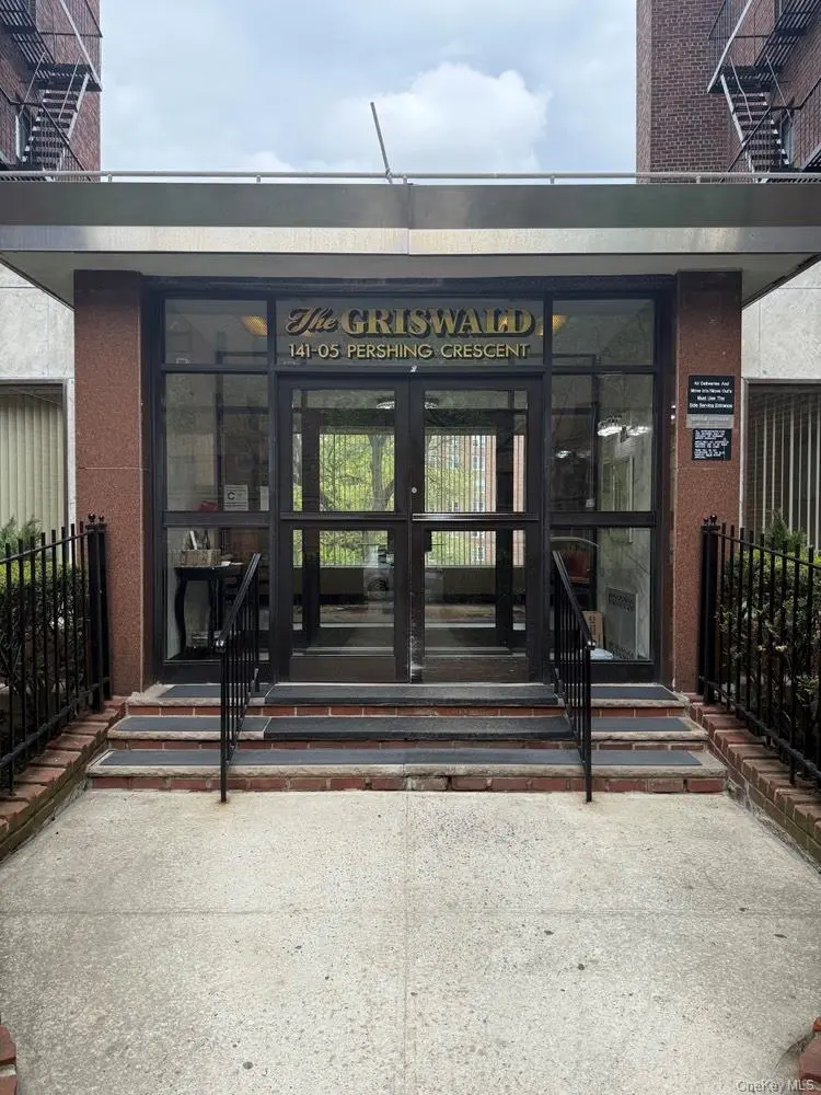 141-05 Pershing Cres Unit B7