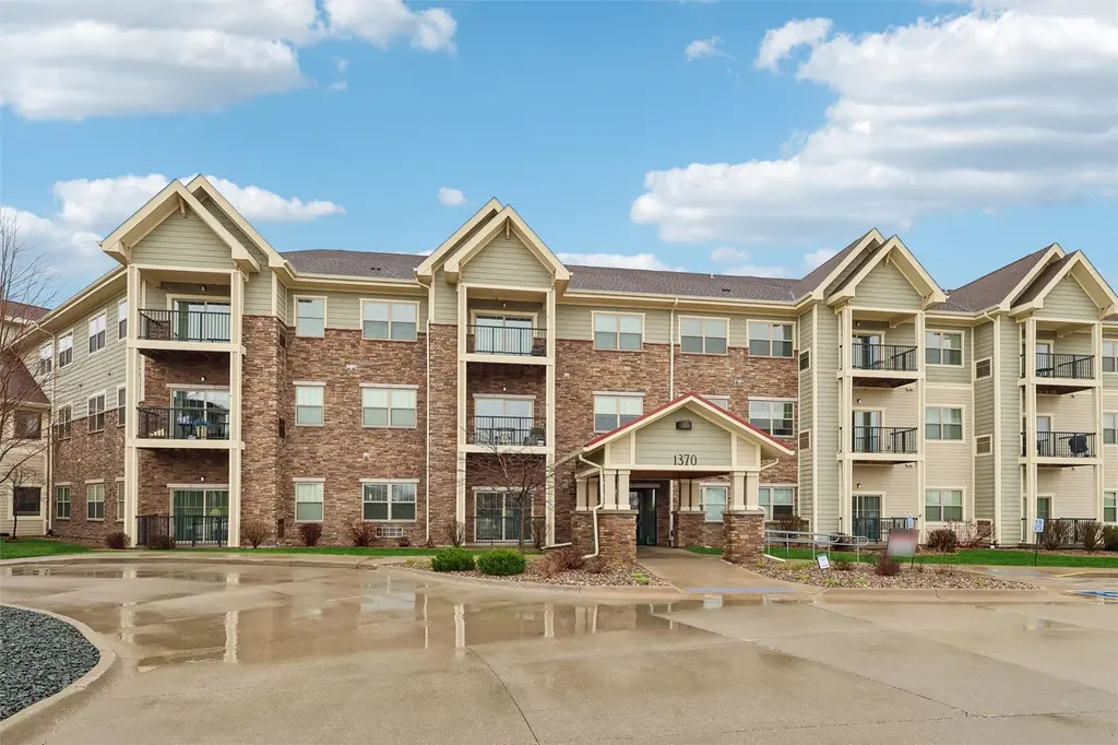 1370 SW Magazine Rd #205
