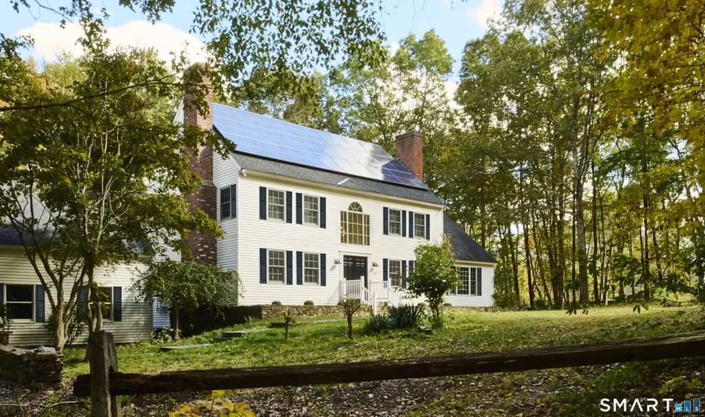 24 Hickory Ln