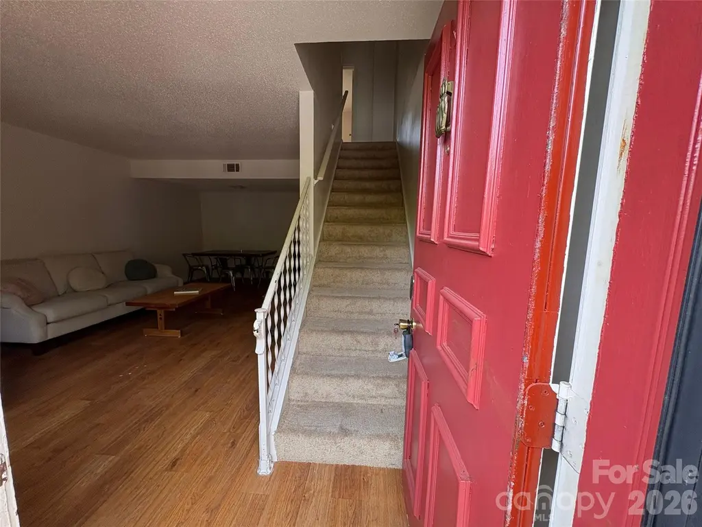 115 Eastcliff Dr SE #4