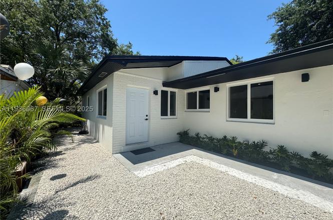 111 NW 7th Ave