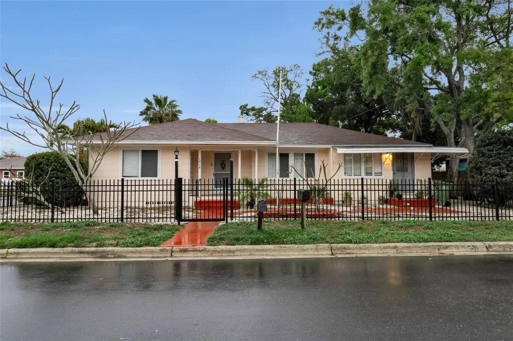 1008 16th Ave W