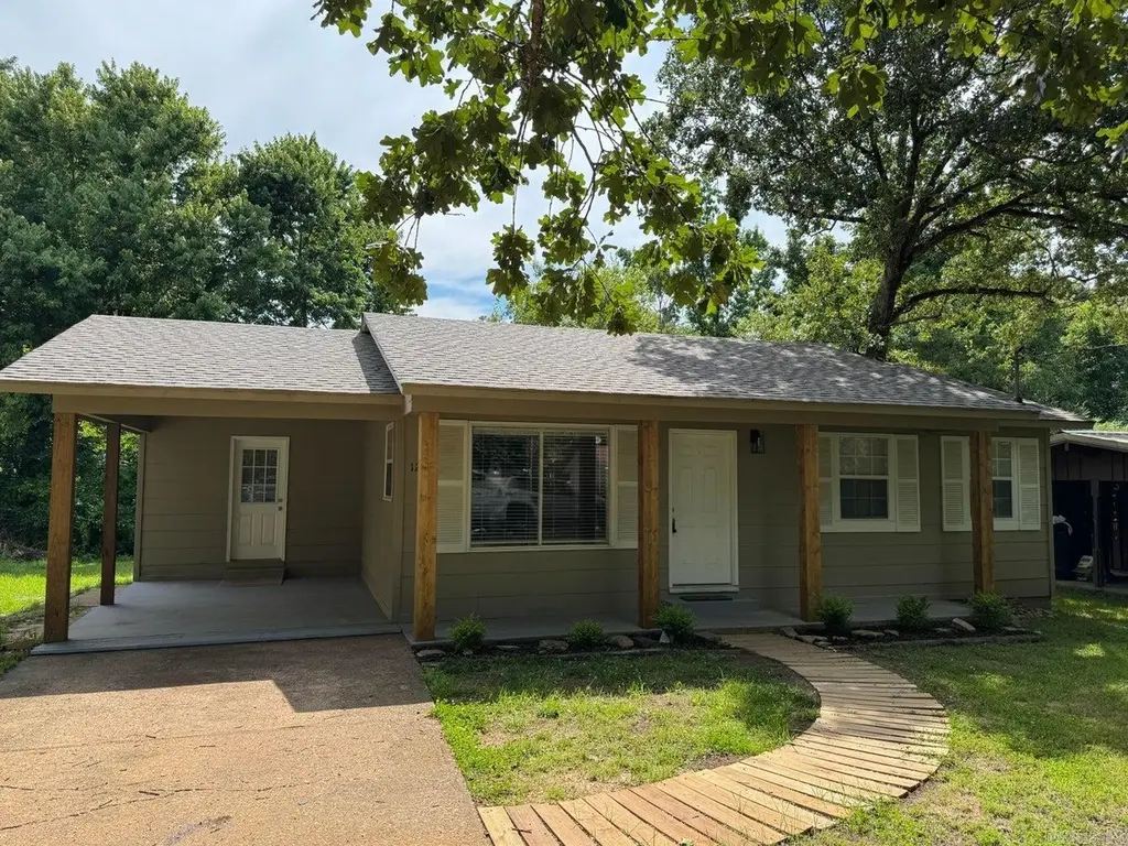 128 Hiawatha Dr