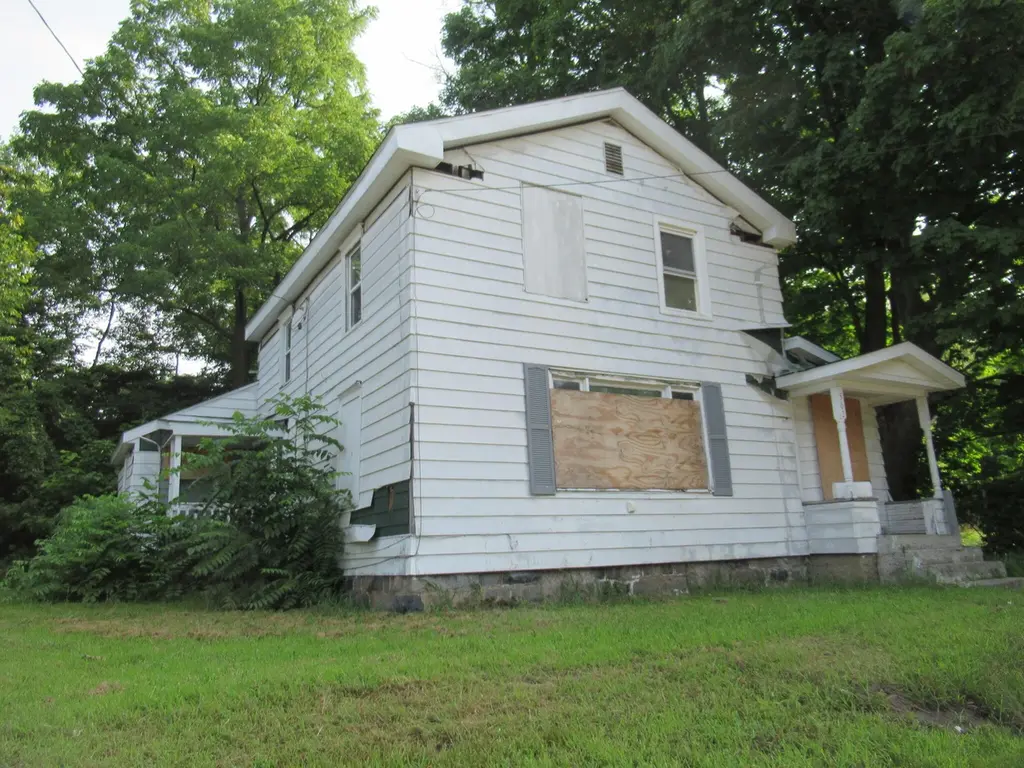 562 W Van Buren St