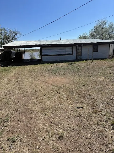 2239 Lois Ln
