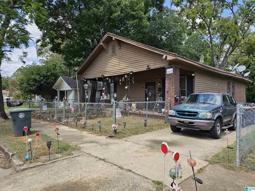 2228 22nd Ave N