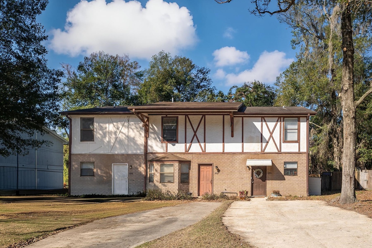 1894 Nekoma Ct