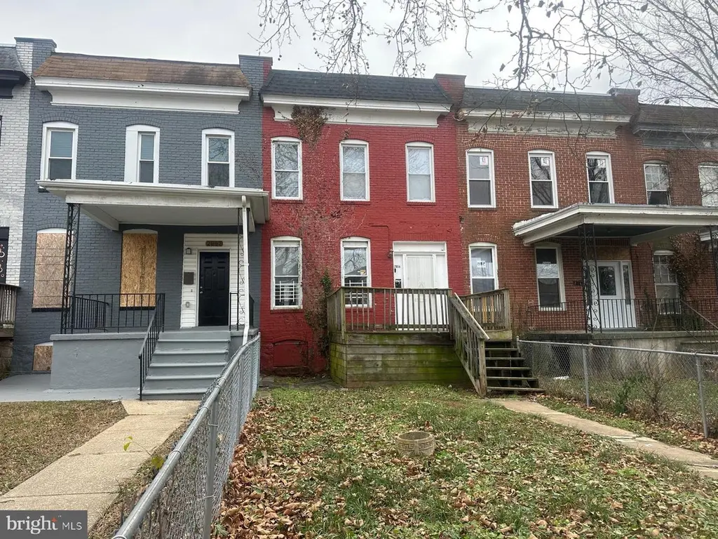 2859 W Garrison Ave