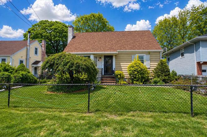444 Brookside Ave