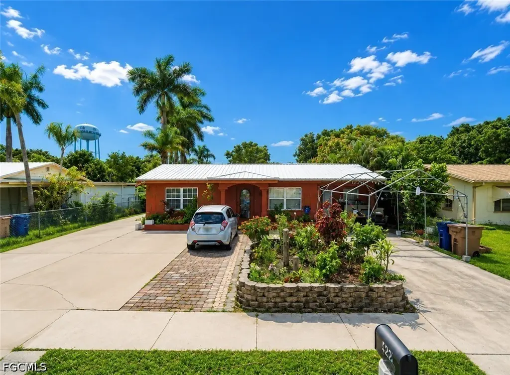 422 Ballair Rd