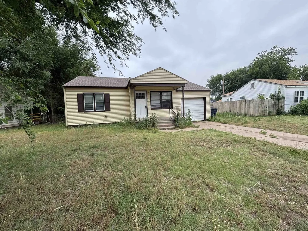 1313 W Hudson Dr