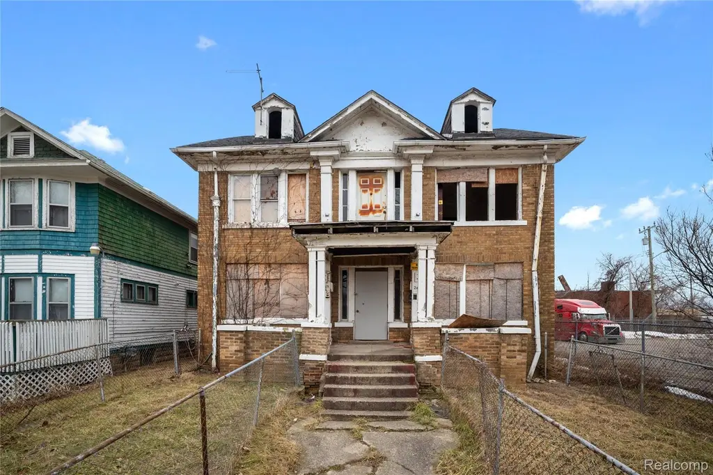 247 Midland St