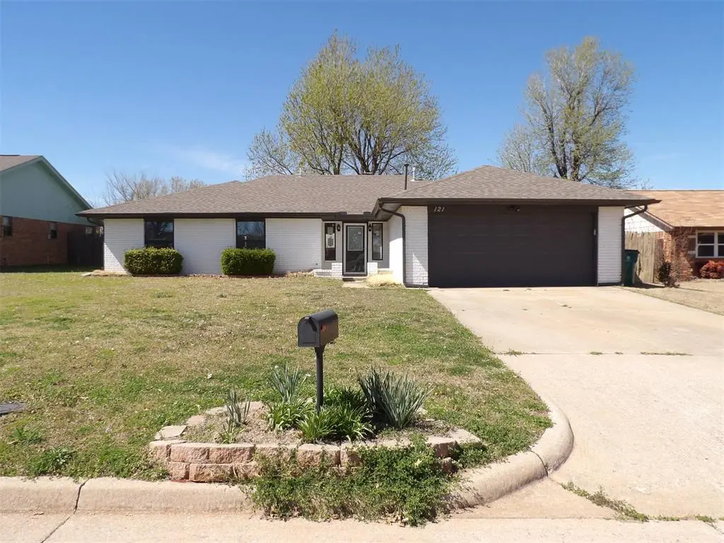 121 Loch Ln