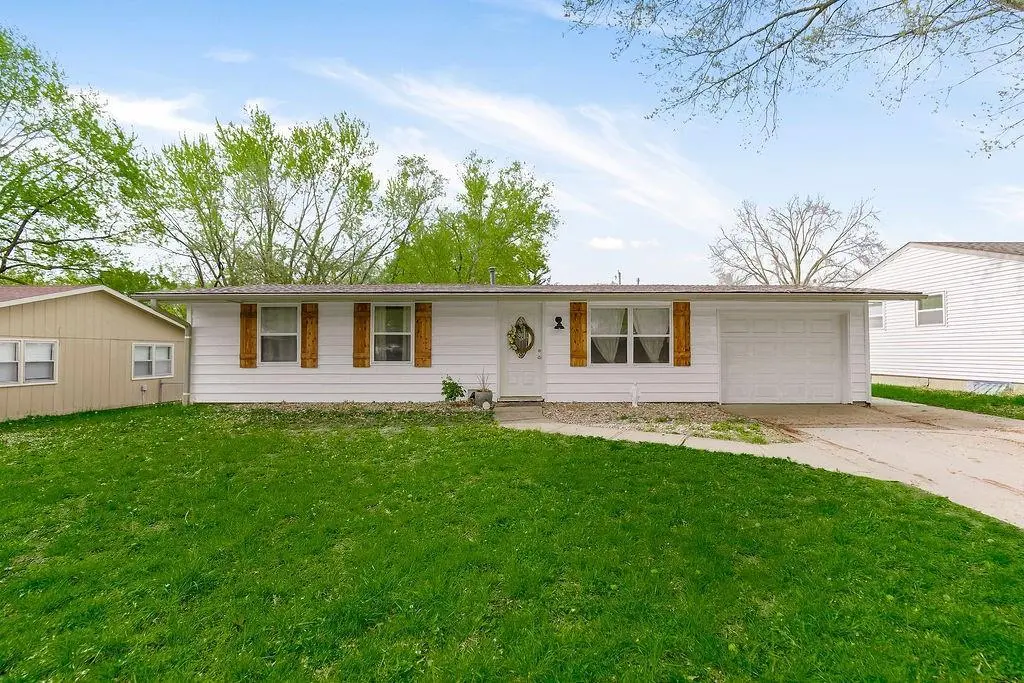 321 Holiday Dr