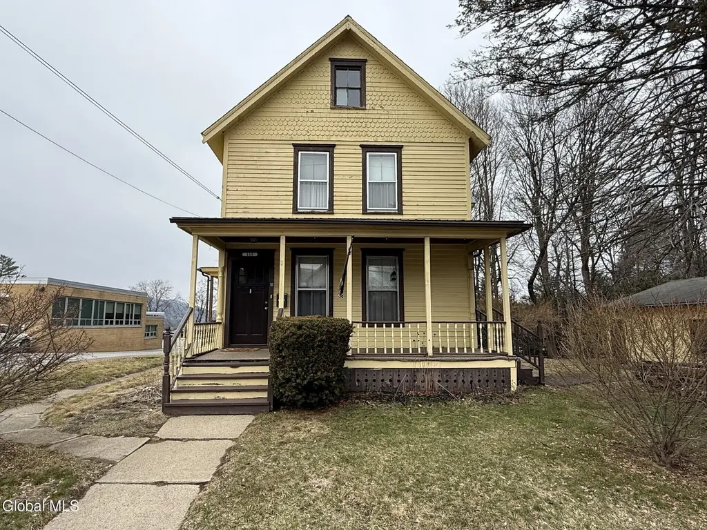 115 Oak St