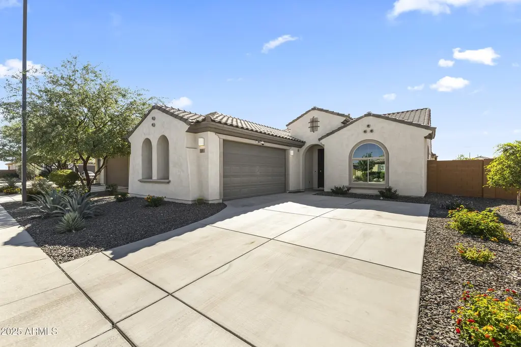 25915 W Quail Ave