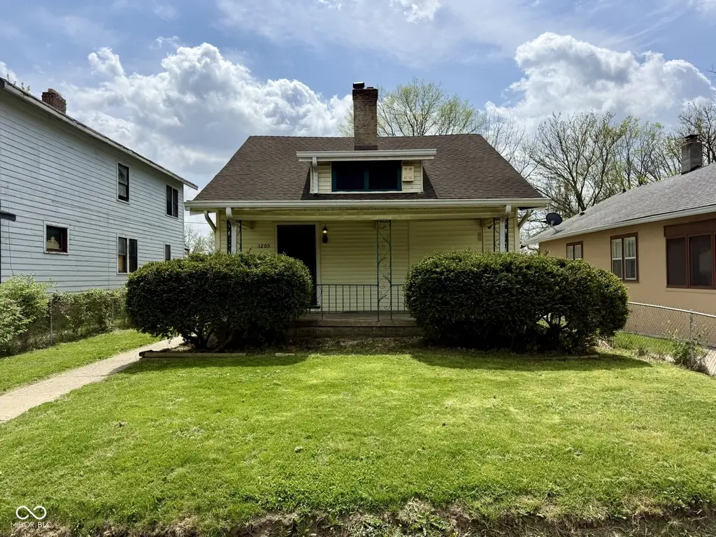 1205 W 32nd St