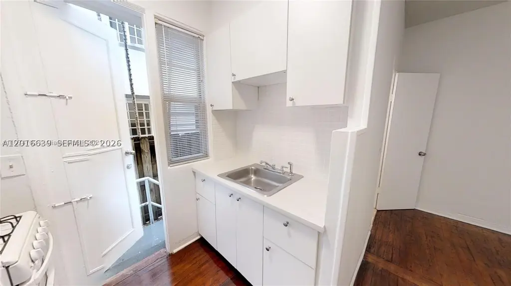 639 12 St #3