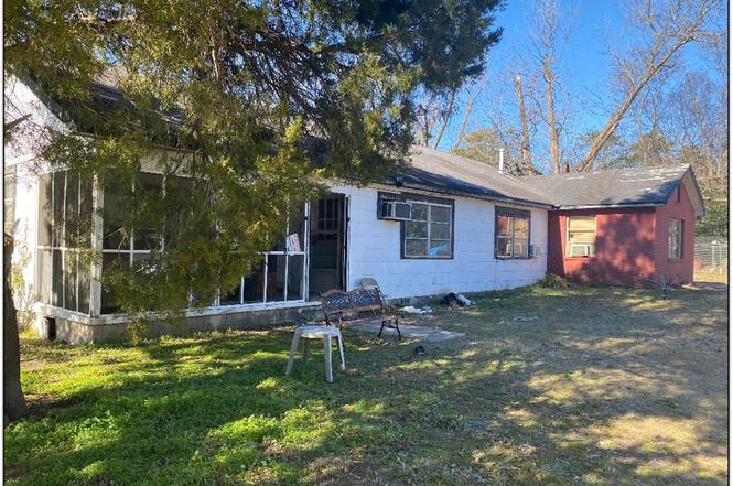 837 Lackey Dr