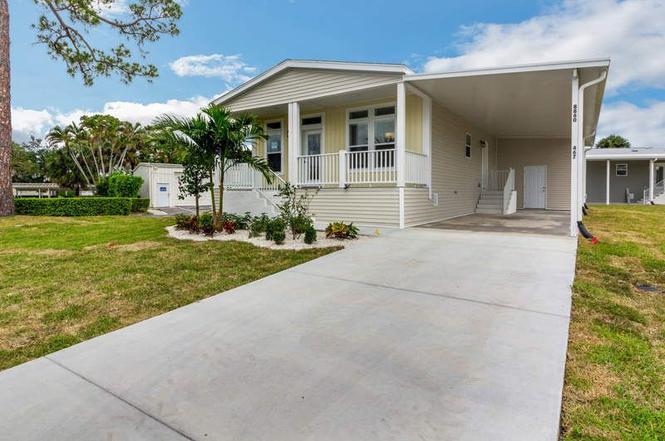 8860 Royal Manor Cir
