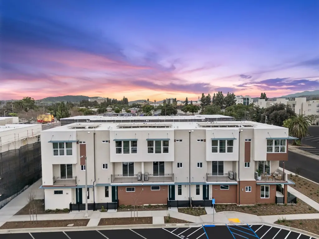 633 E Mission Blvd