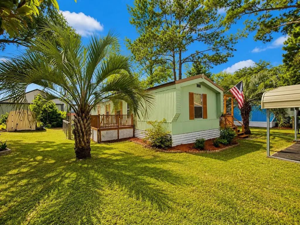 151 Crooked Island Cir