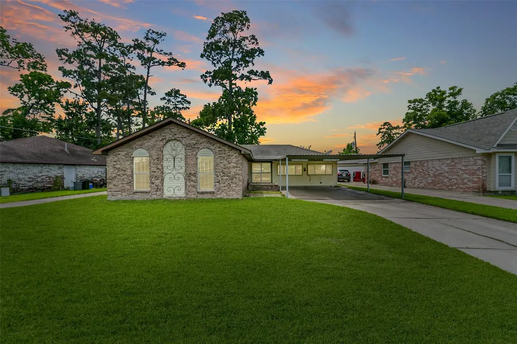 7903 Parkglen Dr