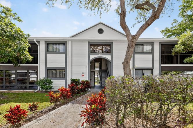 15453 Lakes Of Delray Blvd #207